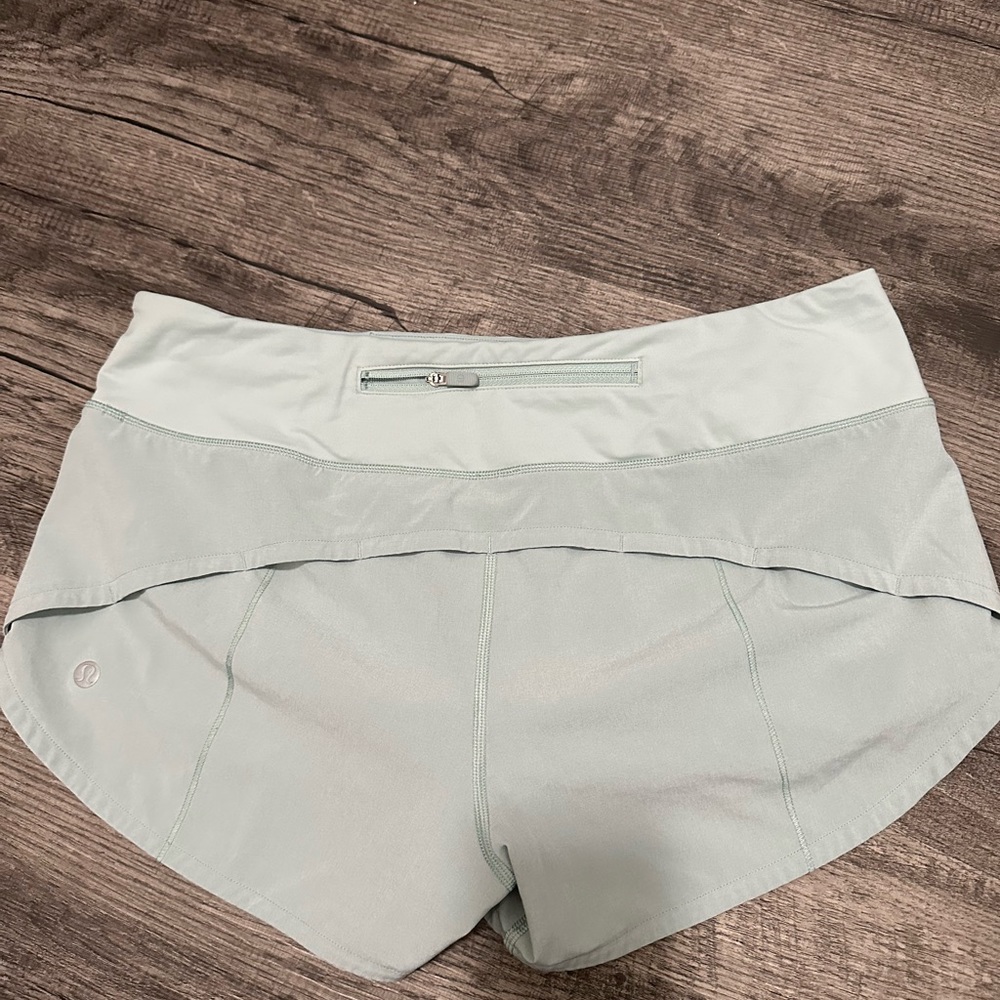 lululemon low-rise speed up shorts 2.5